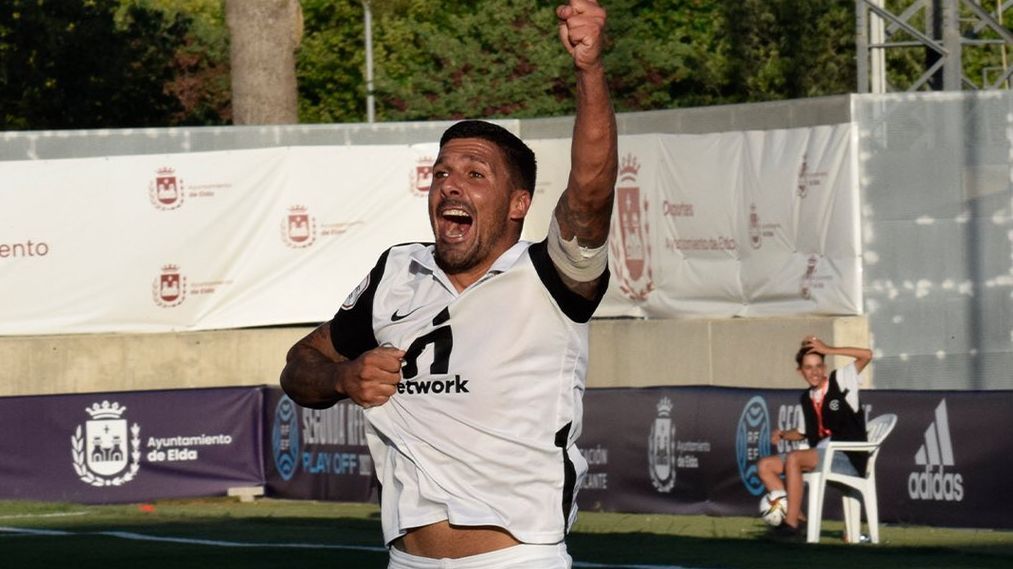 Iván Forte celebra gol ascenso