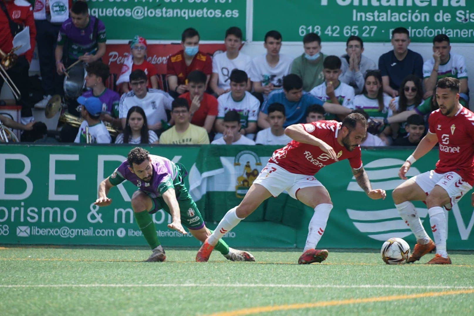 Lance de un Atlético Mancha Real y Real Murcia