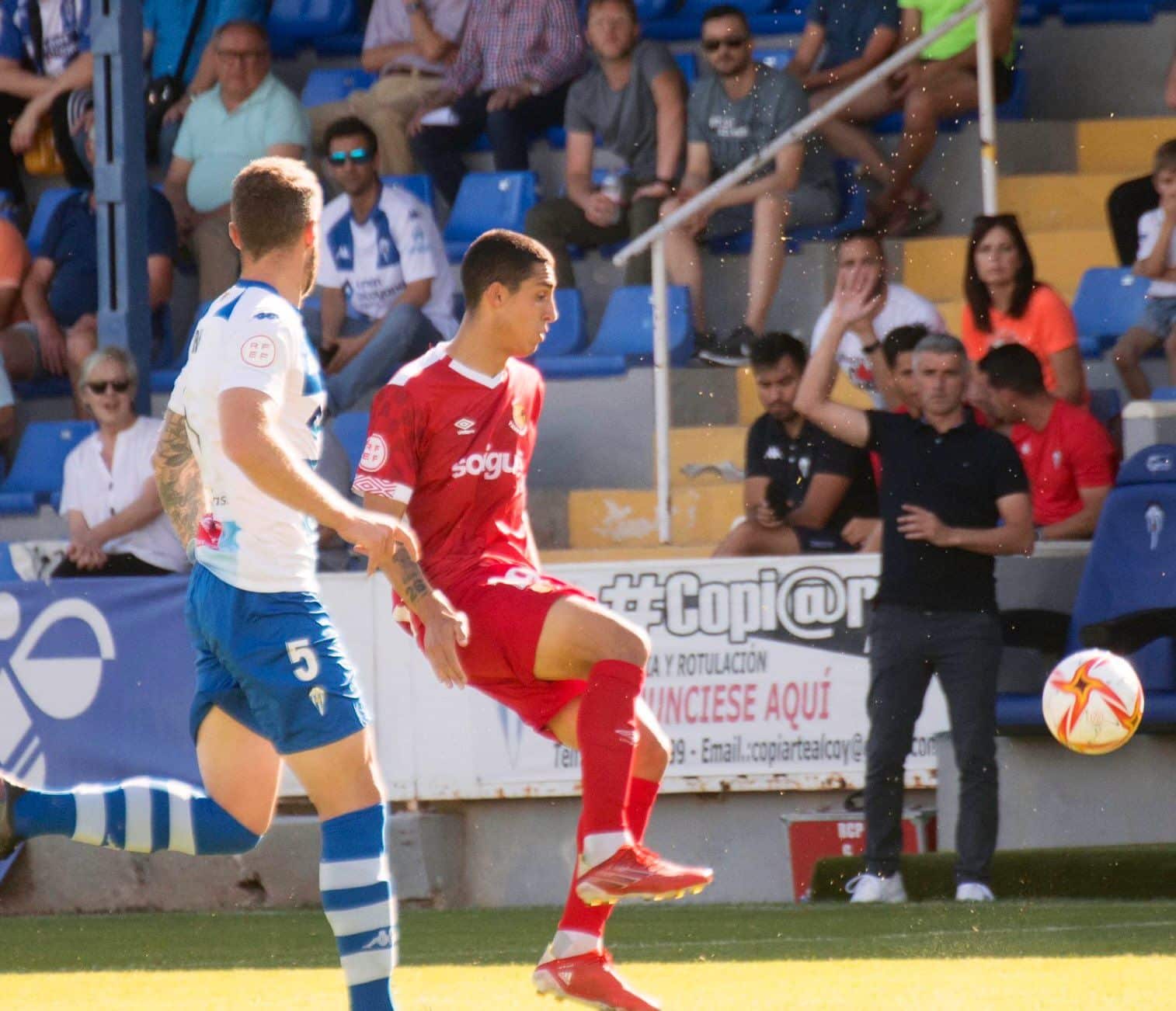 Pablo Fernández espera un balón | Foto: @NASTICTARRAGONA