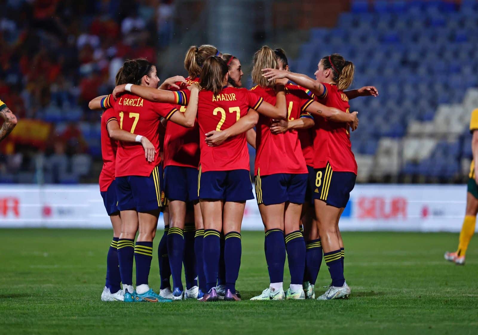 Celebración del primer tanto de la selección española. Fuente: @sefutbolfem