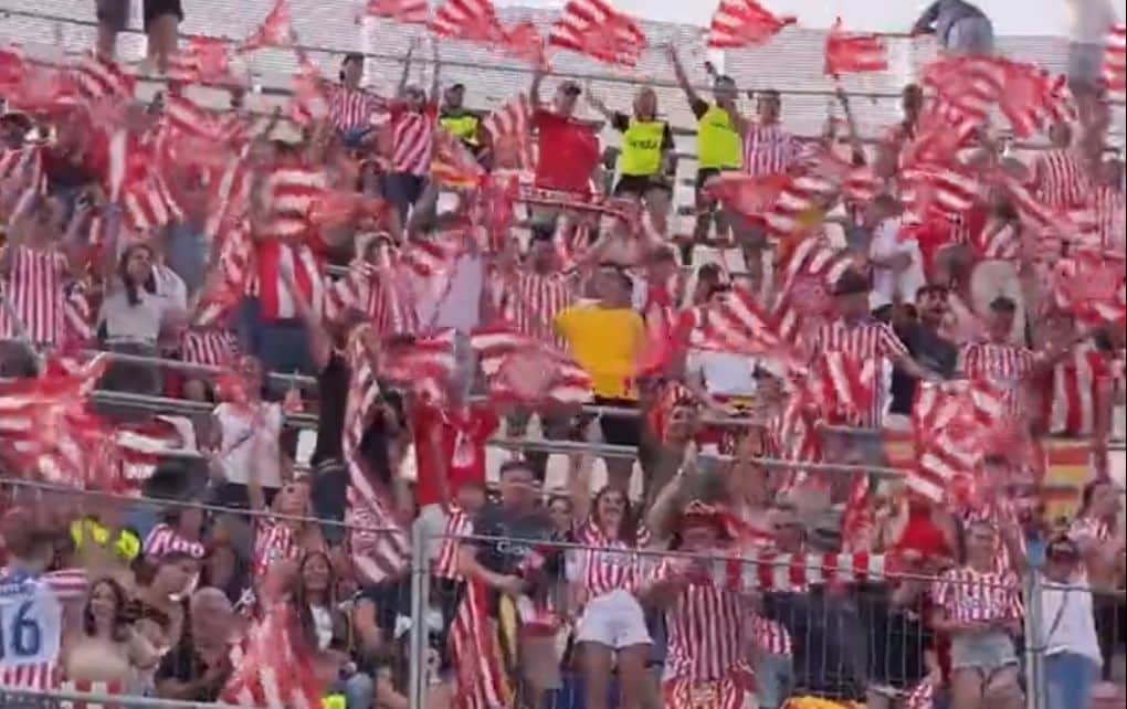 Afición del Girona en el Heliodoro Rodríguez López