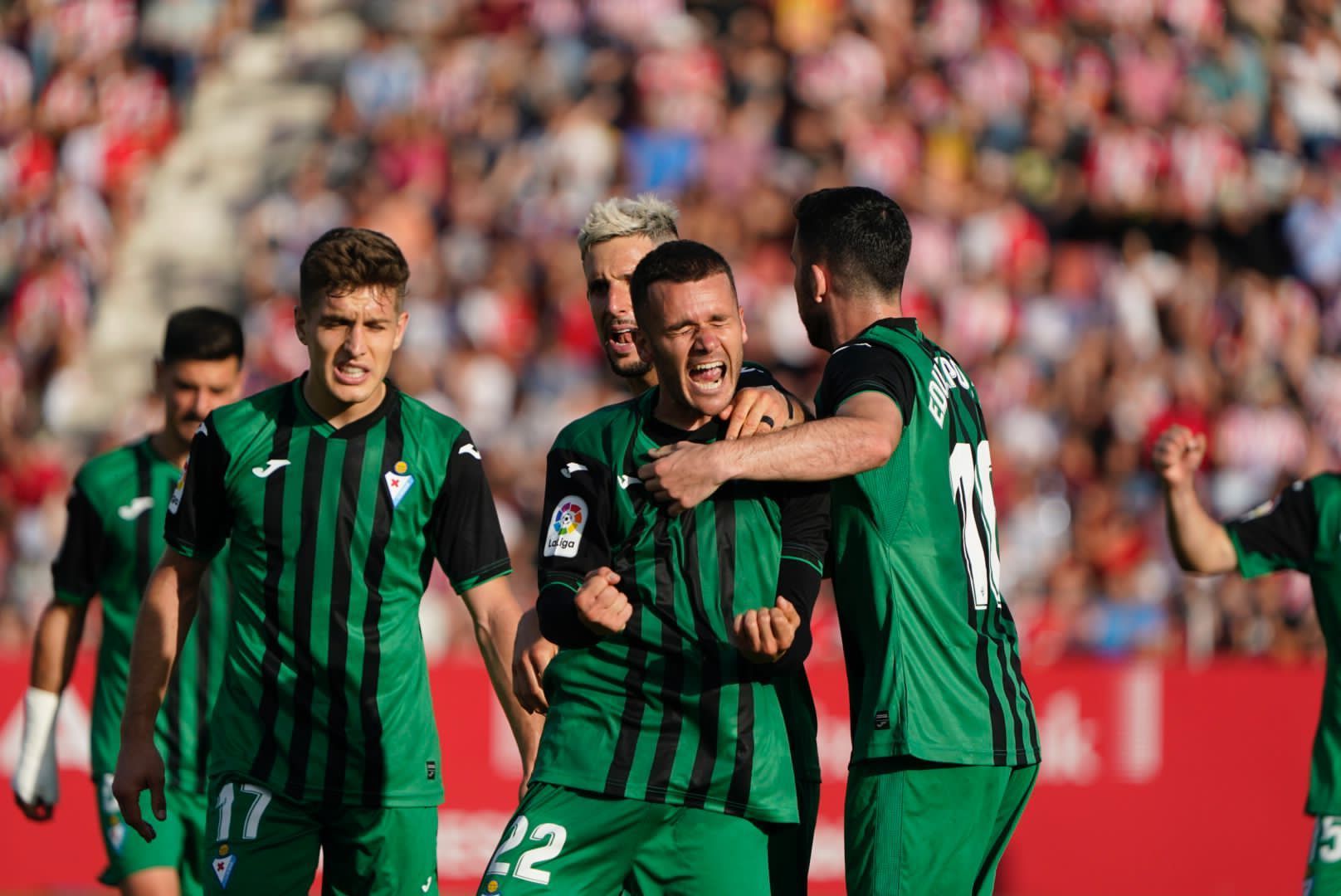 Jugadores del Eibar celebran un gol de Aketxe