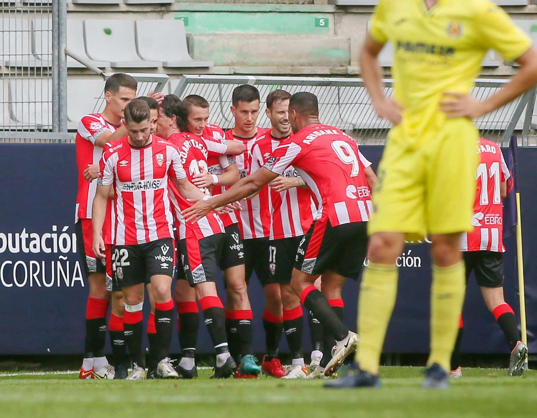 Celebración de un gol de la UD Logroñés