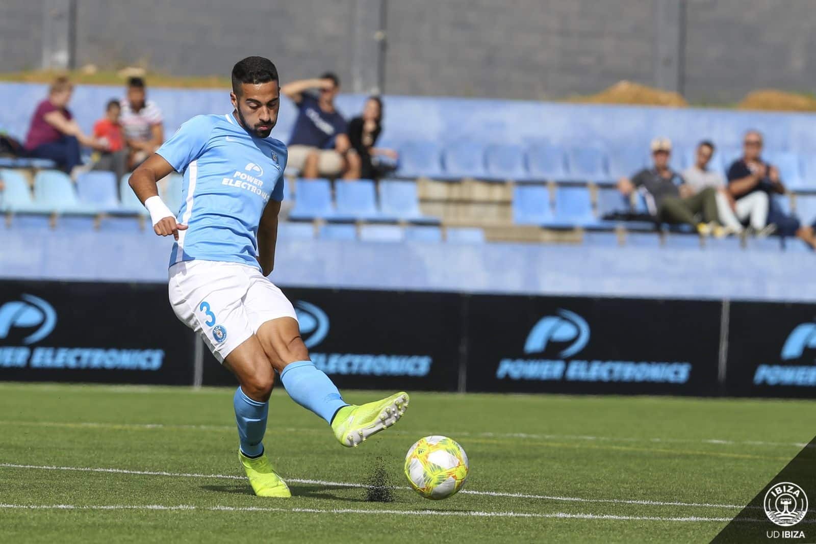 Rubén González en un partido con la UD Ibiza