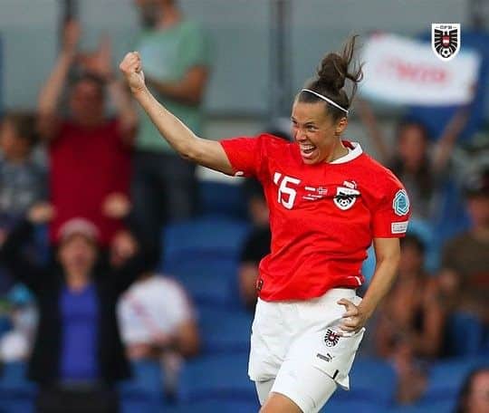 Nicole Billa celebrando el gol de la victoria (Min. 37). Fuente: Twitter Oficial de la seleeción austriaca (@oefb1904)
