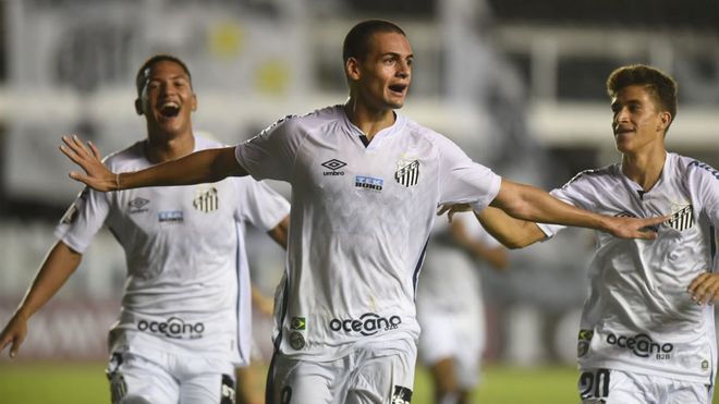 Kaiky celebra su histórico gol en la Libertadores con el Santos