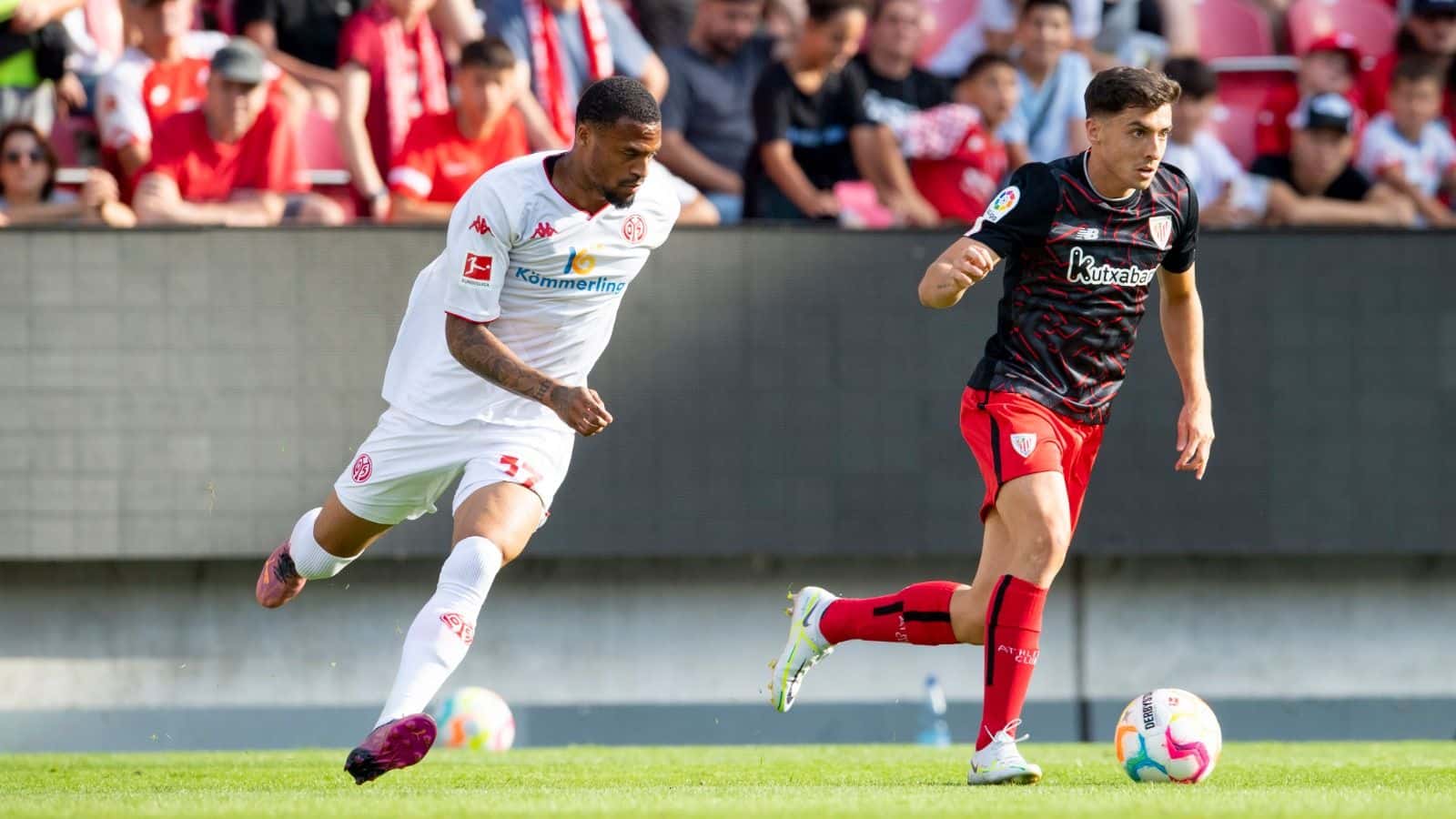 Imagen del partido de preparación frente al Mainz. Zarraga con Valverde esta jugando en su puesto natural y aprovechando mejor sus facultades y caracteristicas de centrocampista llegador. Imagen: @AthletiClub
