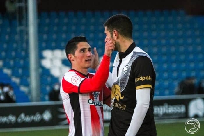 Iñigo Piña saluda a Jorge Fernández (Foto: Unionistas CF)