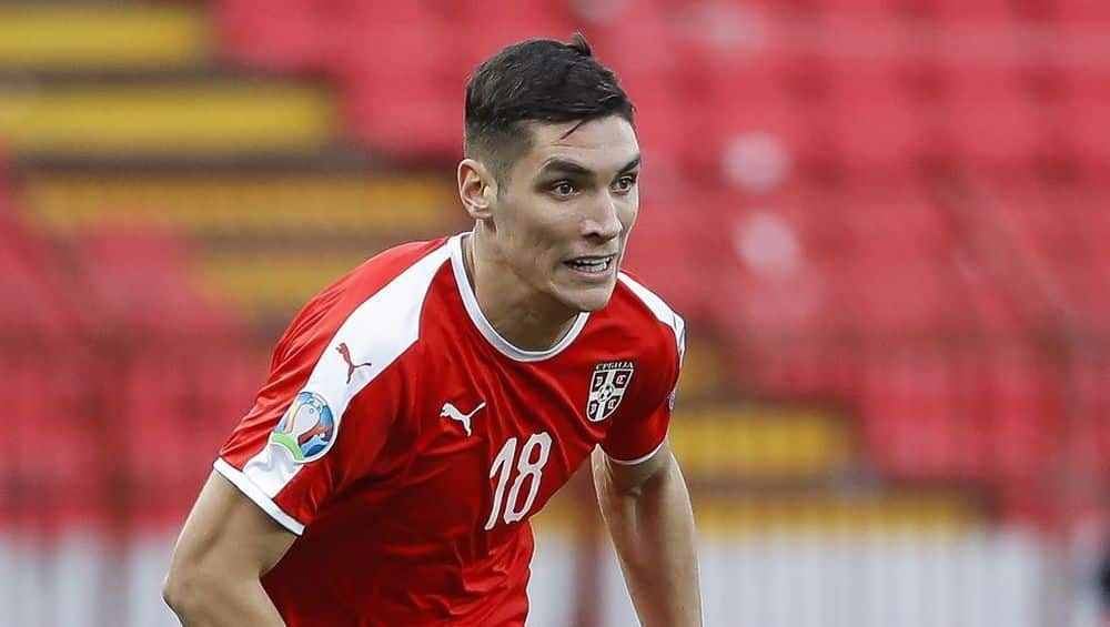 Nikola Milenkovic en un partido con Serbia (Foto: Serbian Footy)