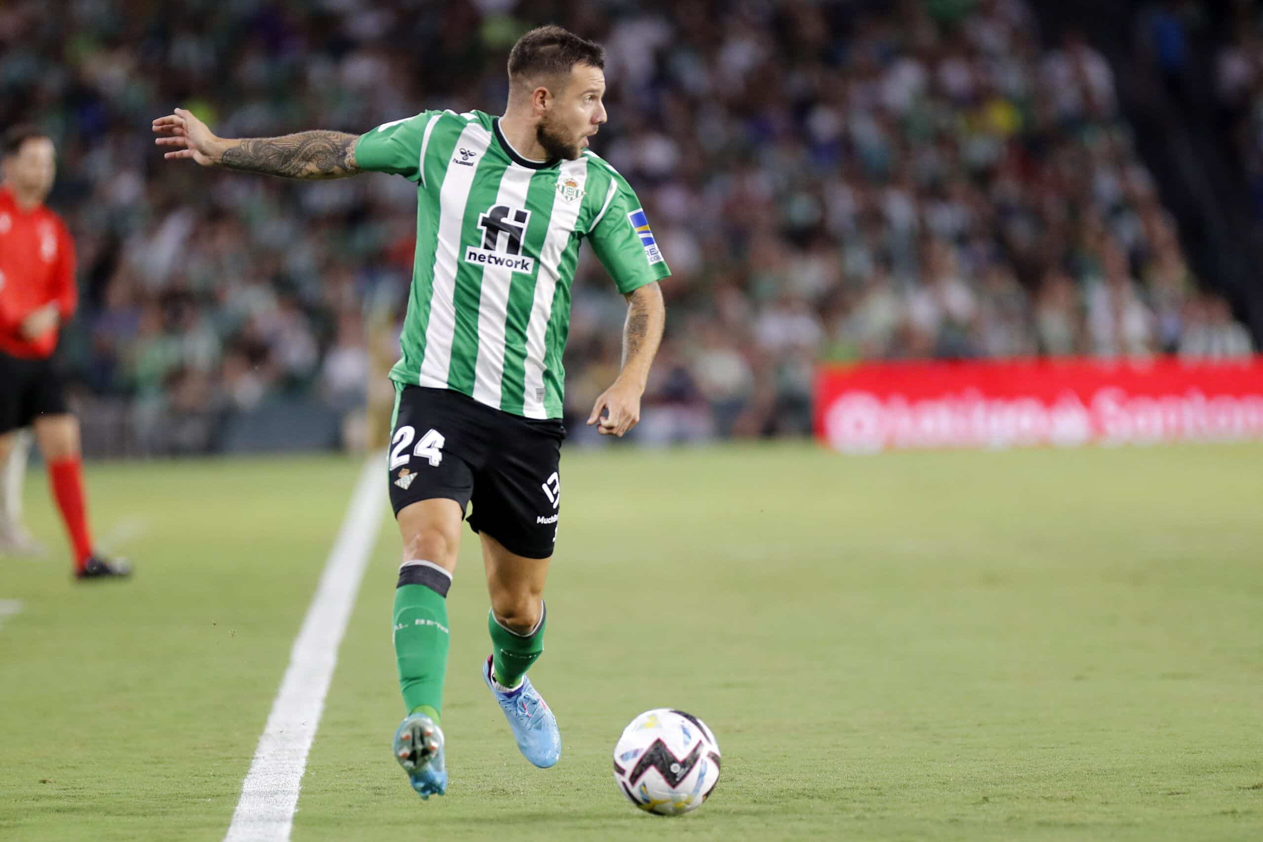 Aitor Ruibal avanza con la pelota. Foto: @RealBetis