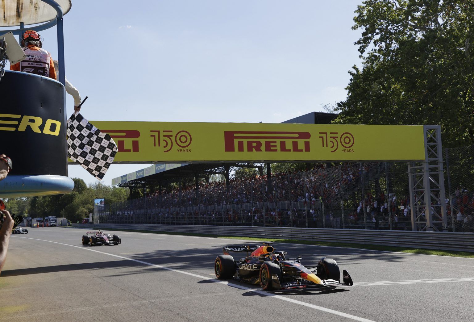 Una carrera que no fue exenta de terminar en cuestionamientos por terminar bajo el Safety Car. Imagen: REUTERS/Ciro De Luca/Pool