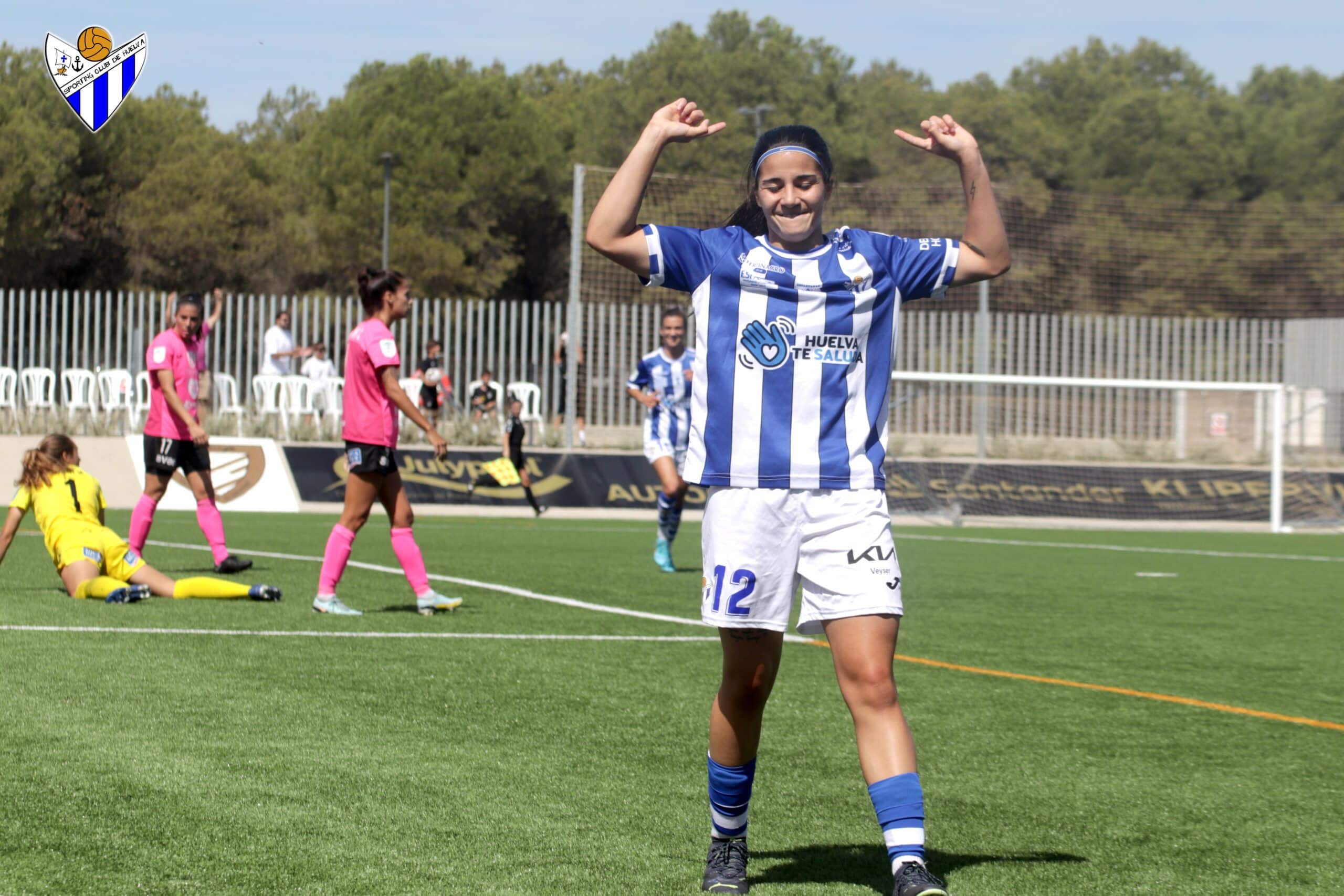 La joven jugadora local celebrando su tanto. Fuente: @SportingHuelva