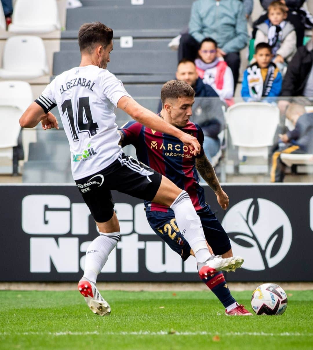 Joni Montiel ante el Burgos