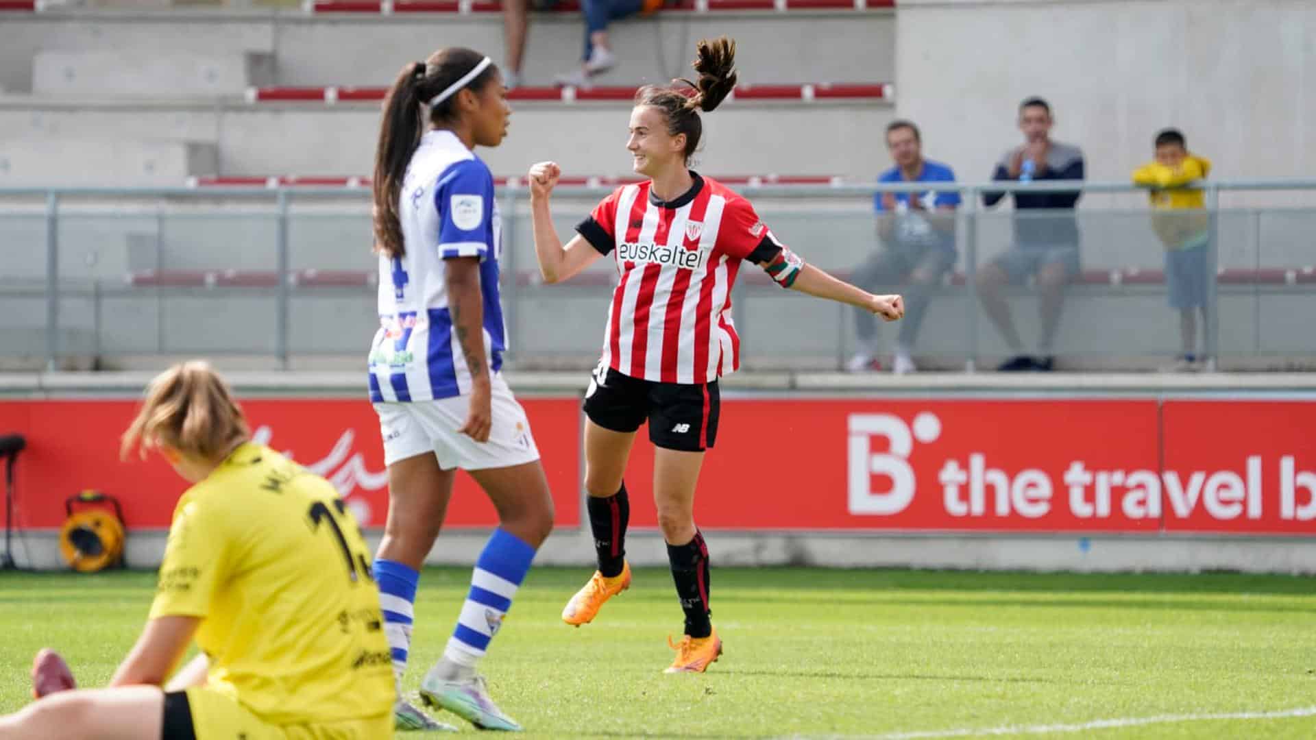 Ane Azkona, la mejor futbolista del choque, celebra su tanto. Fuente: Athletic Club.