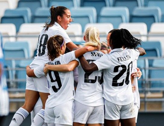 El Real Madrid celebra la victoria. Fuente: Twitter Oficial del Real Madrid (@realmadridfem)