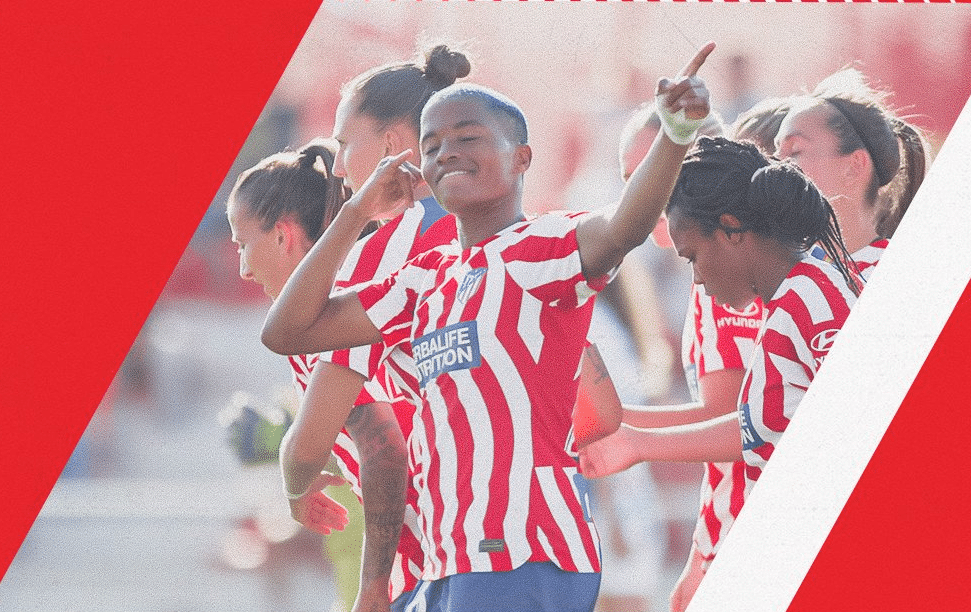 Ajibade celebrando la victoria del Atlético de Madrid. Fuente: Twitter Oficial del Atlético de Madrid (@AtletiFemenino)