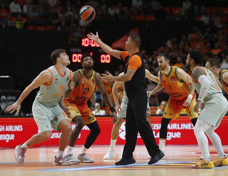 Maik Kotsar se destapa en la Fonteta con 30 puntos de valoración. Fuente: M.A. Polo (VBC).