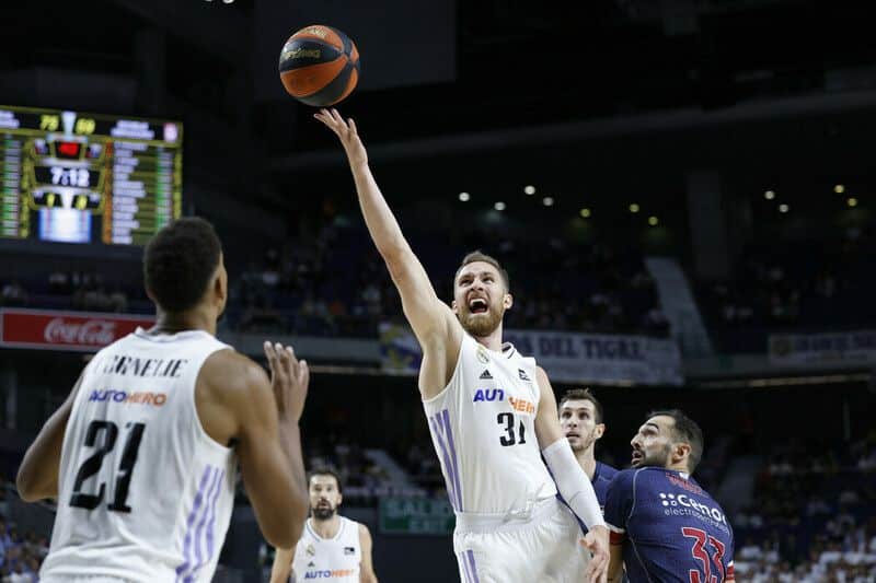 Foto: Liga Endesa. El jugador del Real Madrid realiza una entrada a canasta / Imagen de archivo