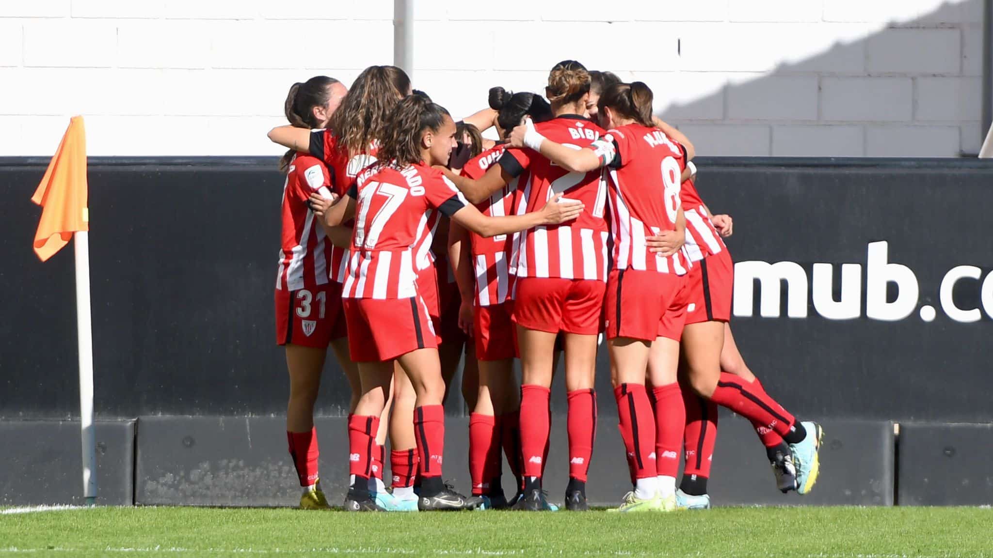 El Athletic Club celebrando el gol de Clara Pinedo. Fuente: Twitter Oficial del Athletic Club (@AthleticClubFem)