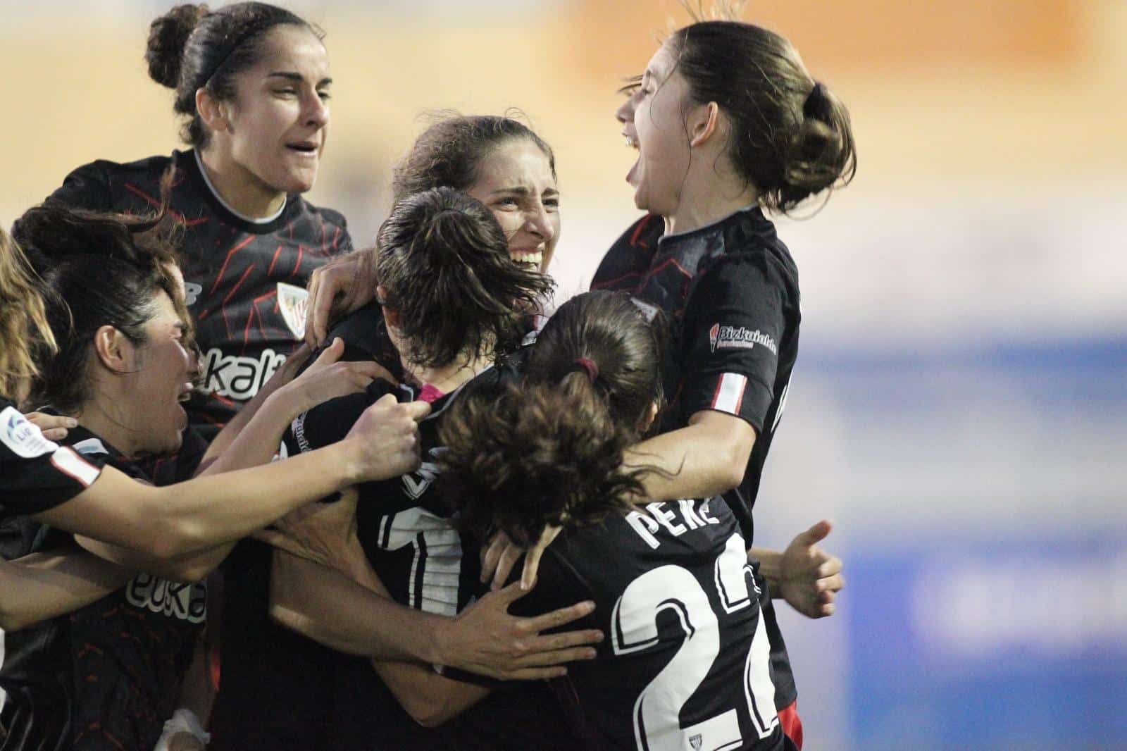 La alegría de las bilbaínas celebrando uno de sus tantos. Fuente: Athletic Club.