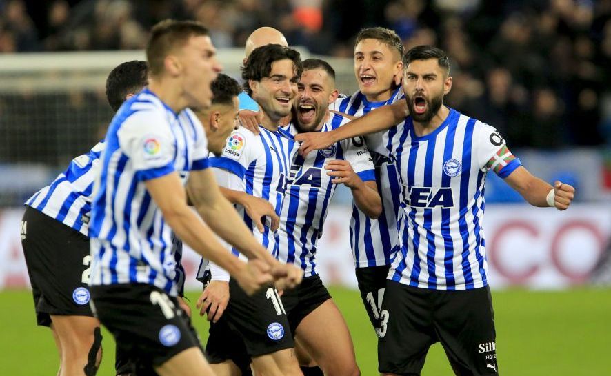 Jugadores del Alavés celebran un gol