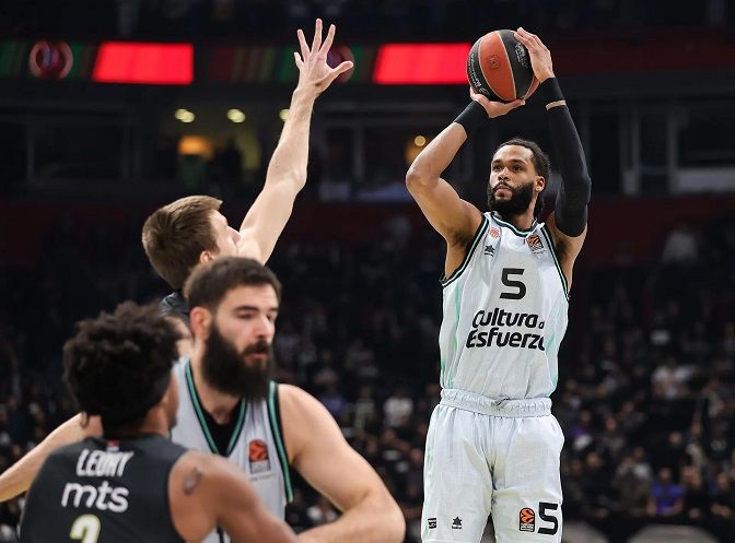 James Webb III instantes antes de ejecutar un lanzamiento. Foto: Web de Euroliga