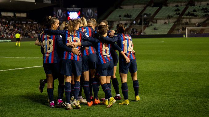 El FC Barcelona celebra el gol de Mariona Caldentey que las adelantaba en el marcador. Fuente: Twitter Oficial del FC Barcelona (@FCBfemeni)