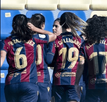 El Levante UD celebrando uno de los goles de Alba Redondo. Fuente: Twitter Oficial del Levante (@LUDfemenino)