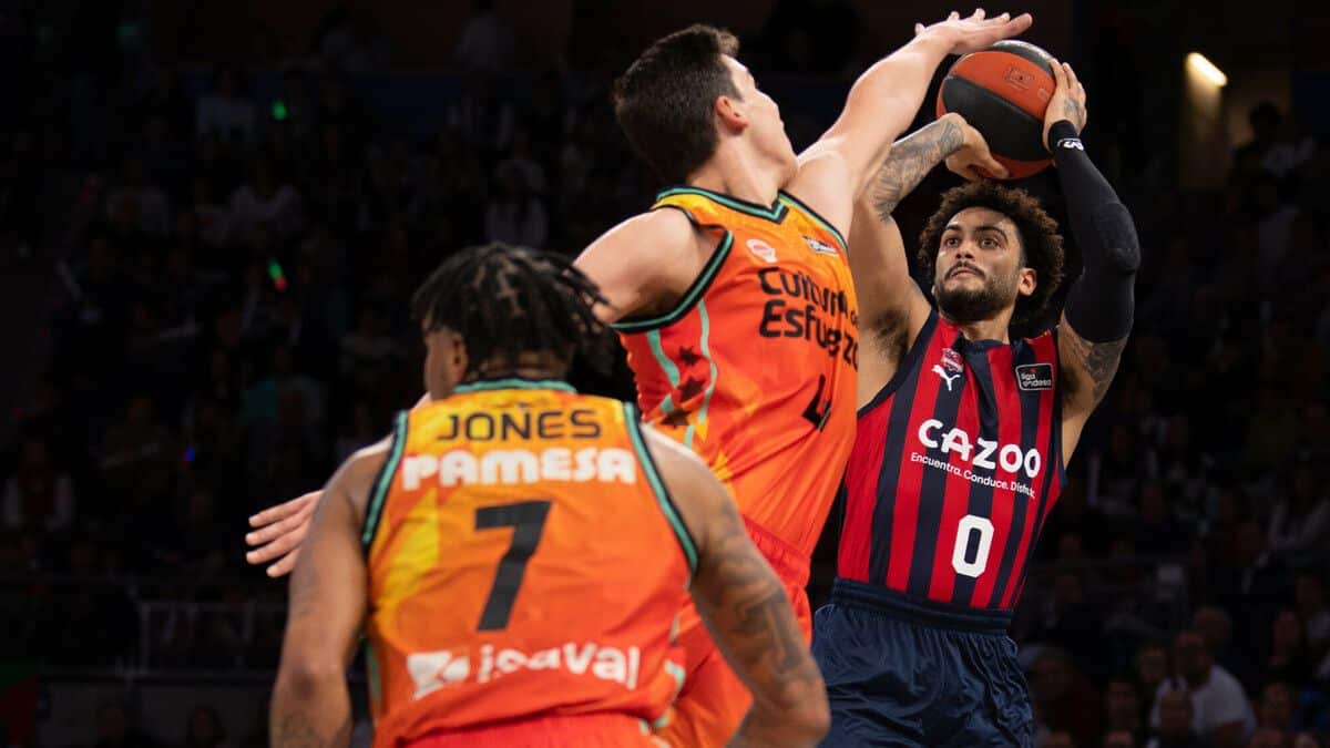 Markus Howard acabaría ganando el partido a pesar de no tener el día en el tiro. Fuente: Liga Endesa.