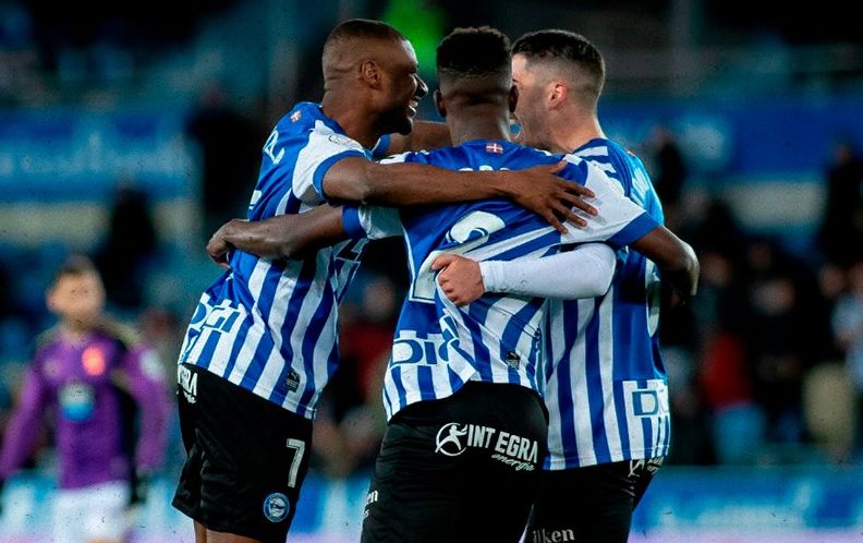 Jugadores del Alavés celebran un gol