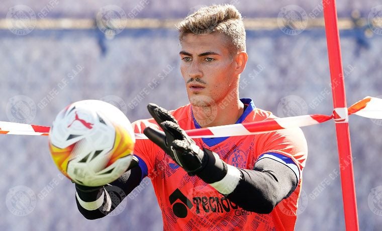 Diego Conde en un entrenamiento con el Getafe