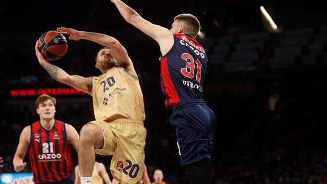 Laprovittola tirando ante Giedraitis. Foto vía EFE