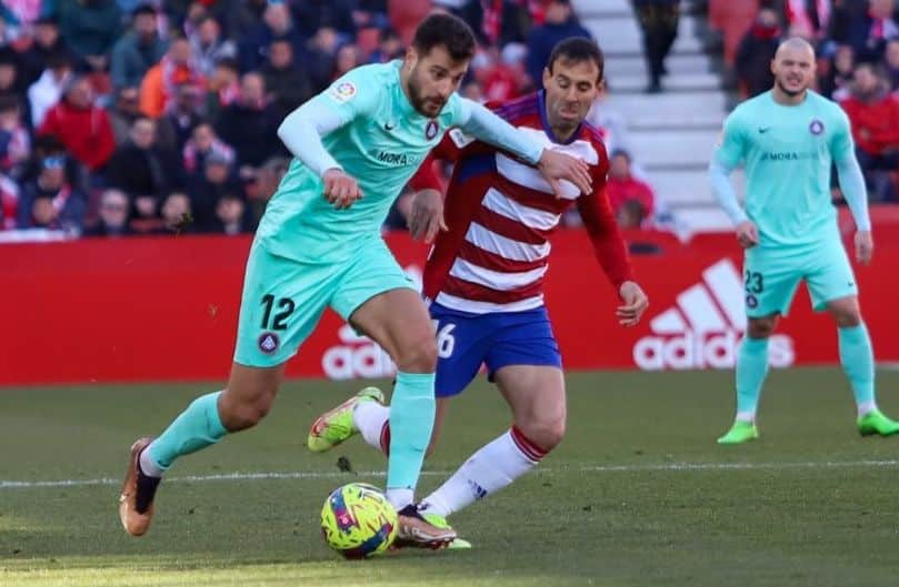 Sinan Bakis y Víctor Díaz en un Granada-Andorra