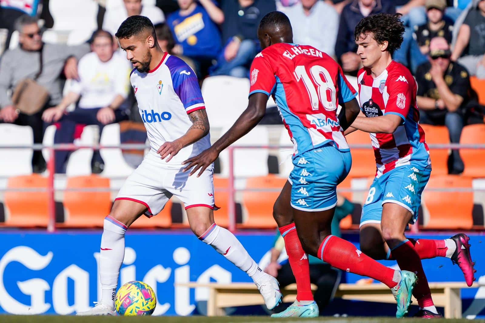 Berrocal en un Eibar-Lugo ante la presión de El Hacen y Gui Guedes