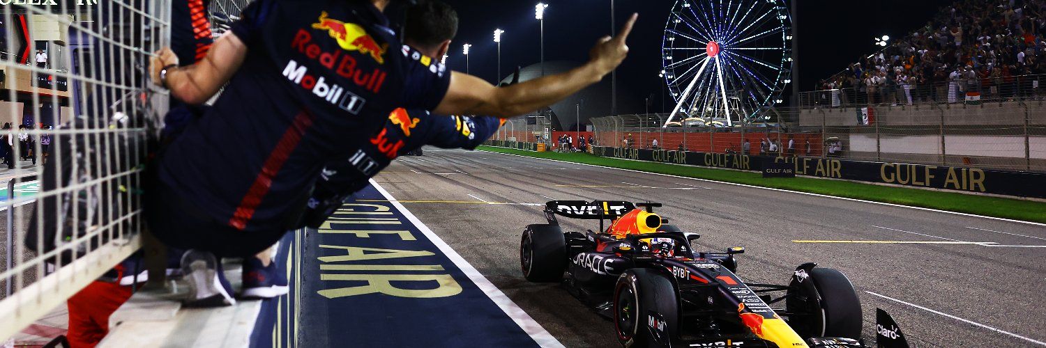 Max Verstappen y su equipo celebrando los primeros 25 puntos del año. Imagen: @F1