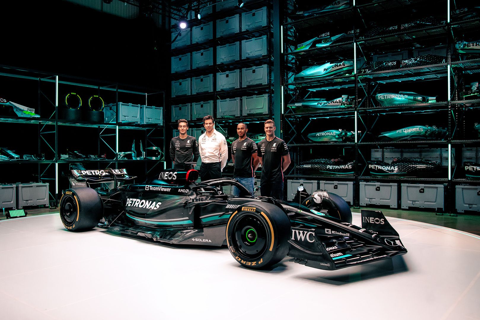 'Back in black': Mercedes y un W14 que pone a pensar