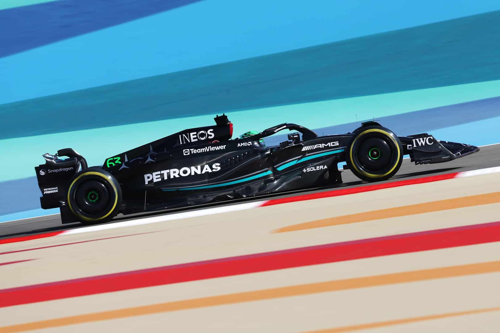 'Back in black': Mercedes y un W14 que pone a pensar