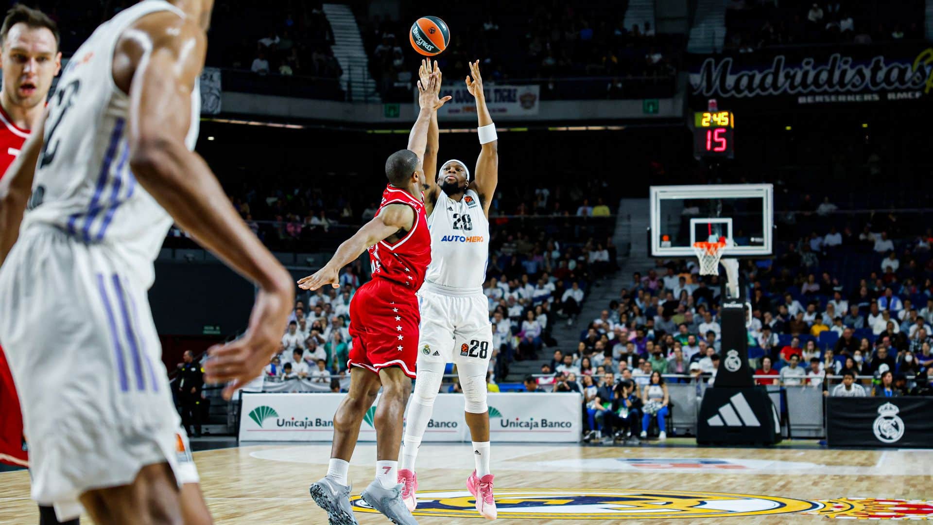 Yabusele y Hines / Fuente: Real Madrid