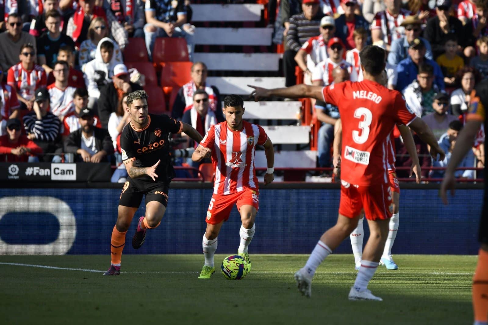 El Almería peleó hasta el último segundo y abandonó la zona baja. Vía @UDAlmería, en Twitter: https://twitter.com/U_D_Almeria/status/1645118206741303298/photo/1