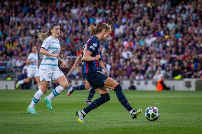 Caroline Graham Hansen, instantes antes de marcar el gol. Fuente: @FCB femeni.