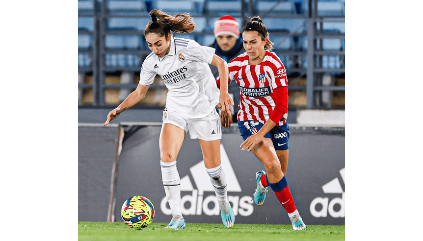 Olga Carmona (izquierda) y Marta Cardona (derecha) en el primer derbi de la temporada (11/12/2022 - Jornada 12). Fuente: Twitter Oficial del Real Madrid (@realmadridfem)
