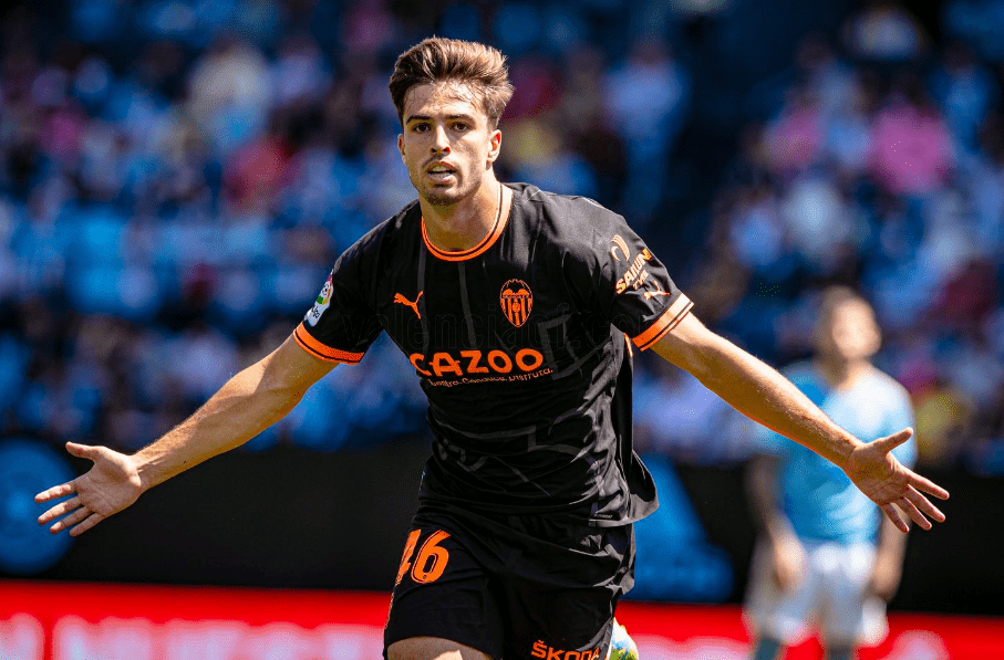 Alberto Marí salva al Valencia con un cabezazo magistral. Fuente: Valencia CF.