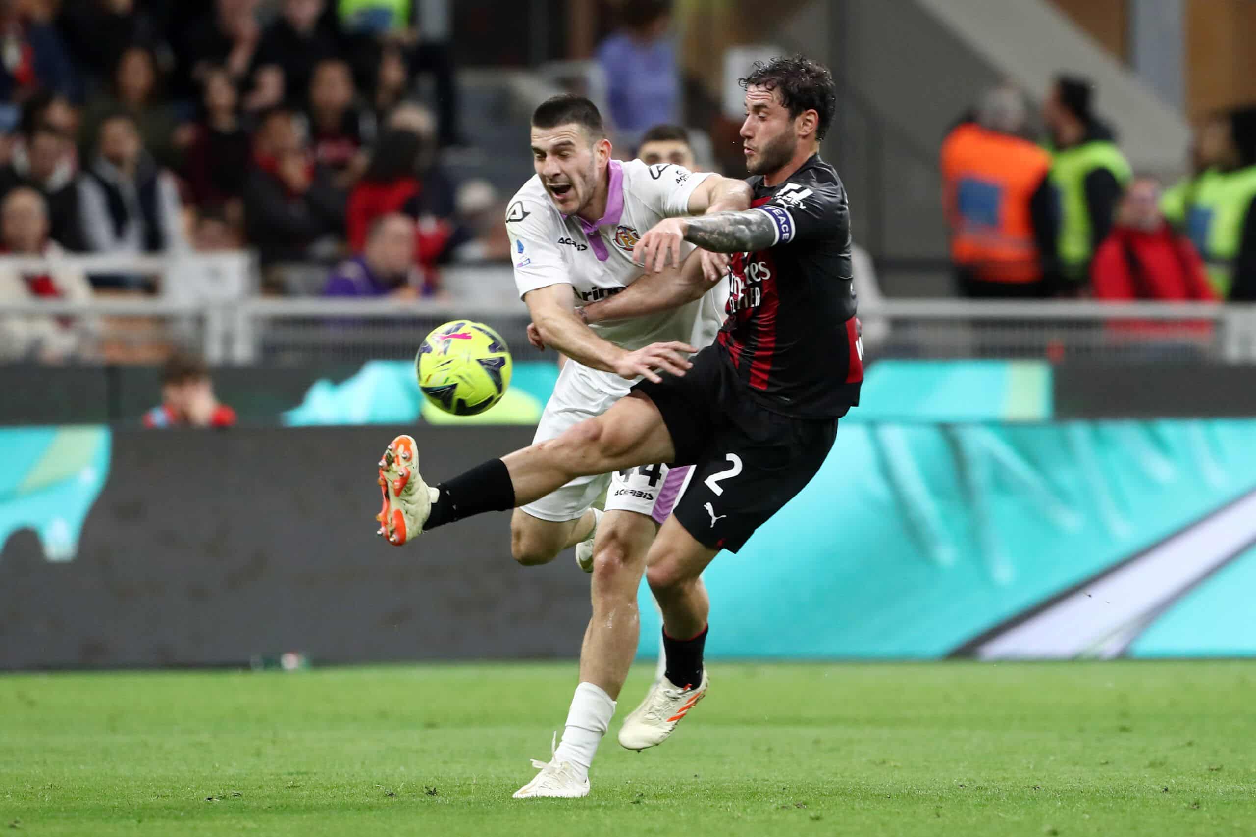 MILAN, ITALY - MAY 03: Davide Calabria of AC Milan is challenged by Luka Lochoshvili of US Cremonese during the Serie A match between AC Milan and US Cremonese at Stadio Giuseppe Meazza on May 03, 2023 in Milan, Italy. (Photo by Marco Luzzani/Getty Images)