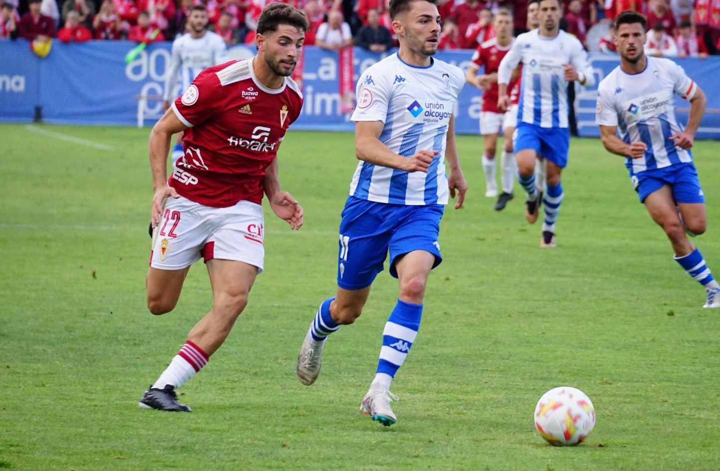 Javi Rueda (Murcia) contra Varela (Alcoyano)