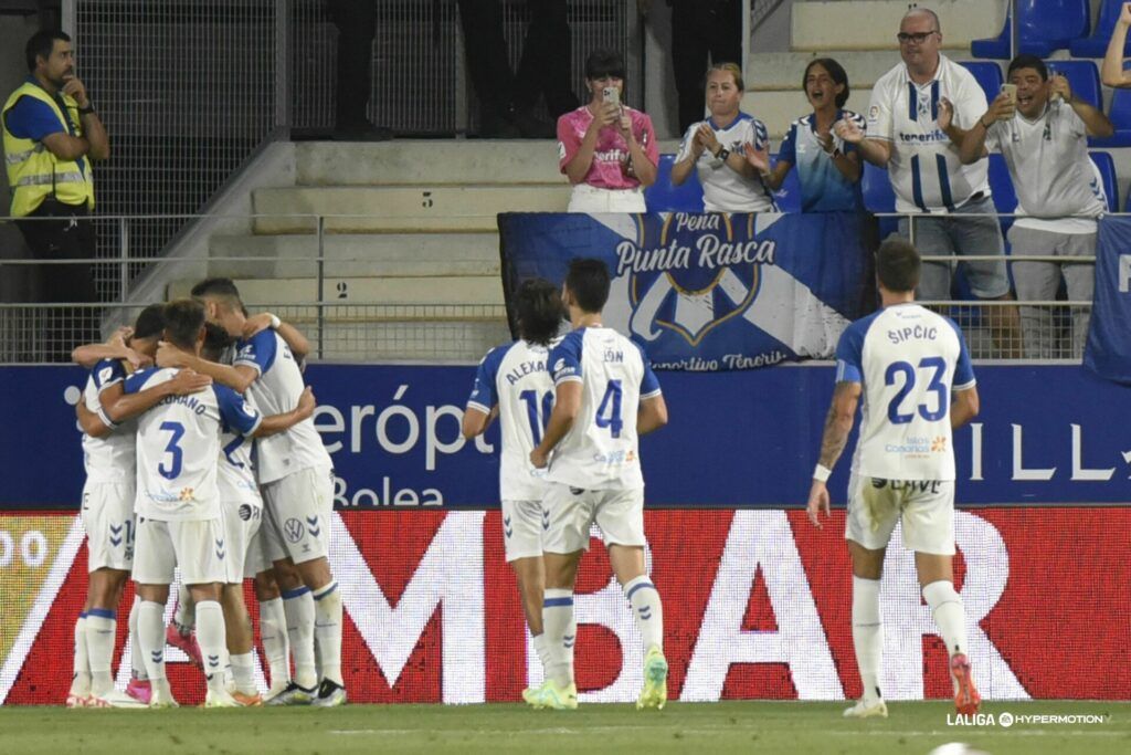 Los jugadores del Tenerife celebrando un gol (Fuente: CD Tenerife)