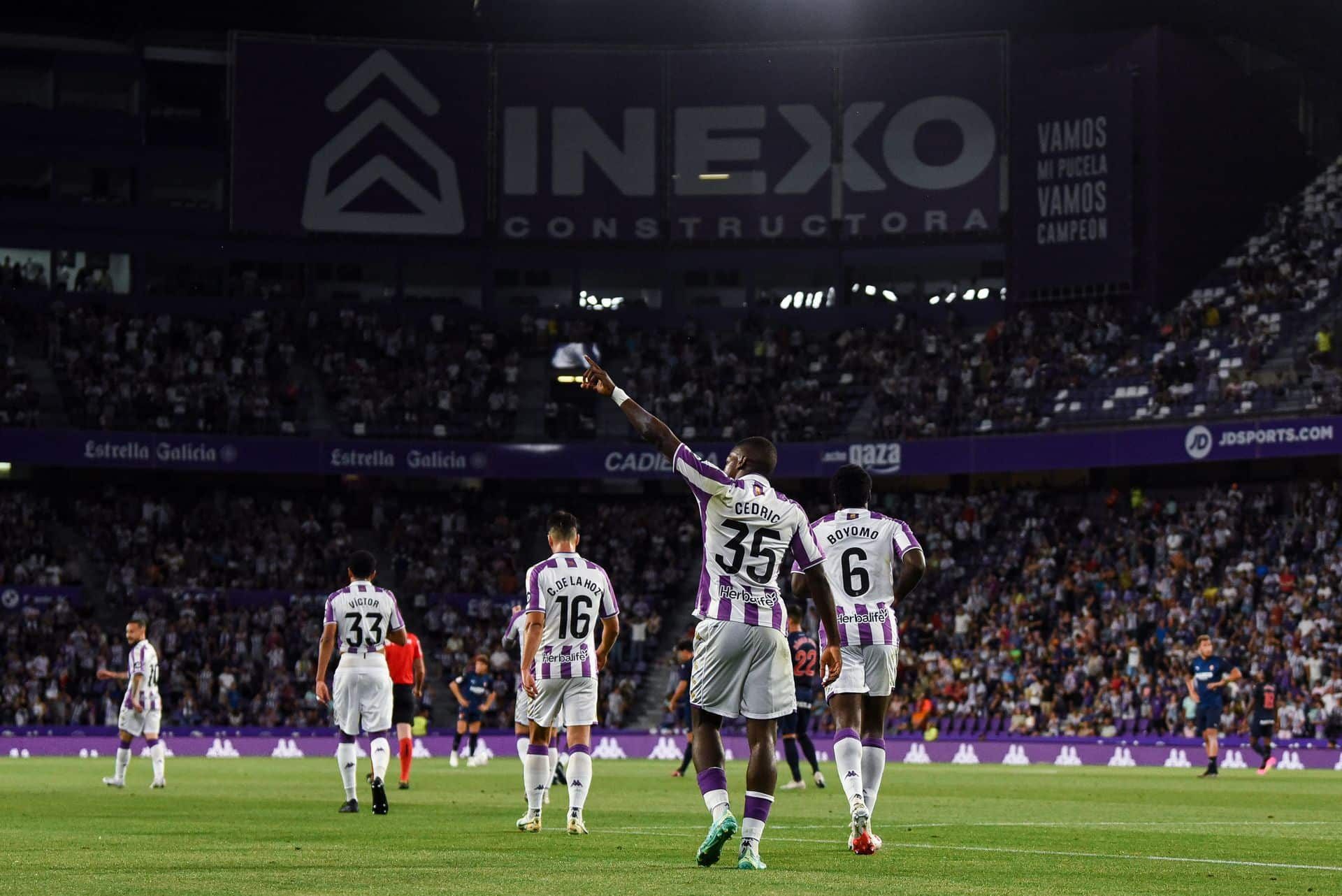 Cedric celebra el primer gol del encuentro. Foto: Real Valladolid