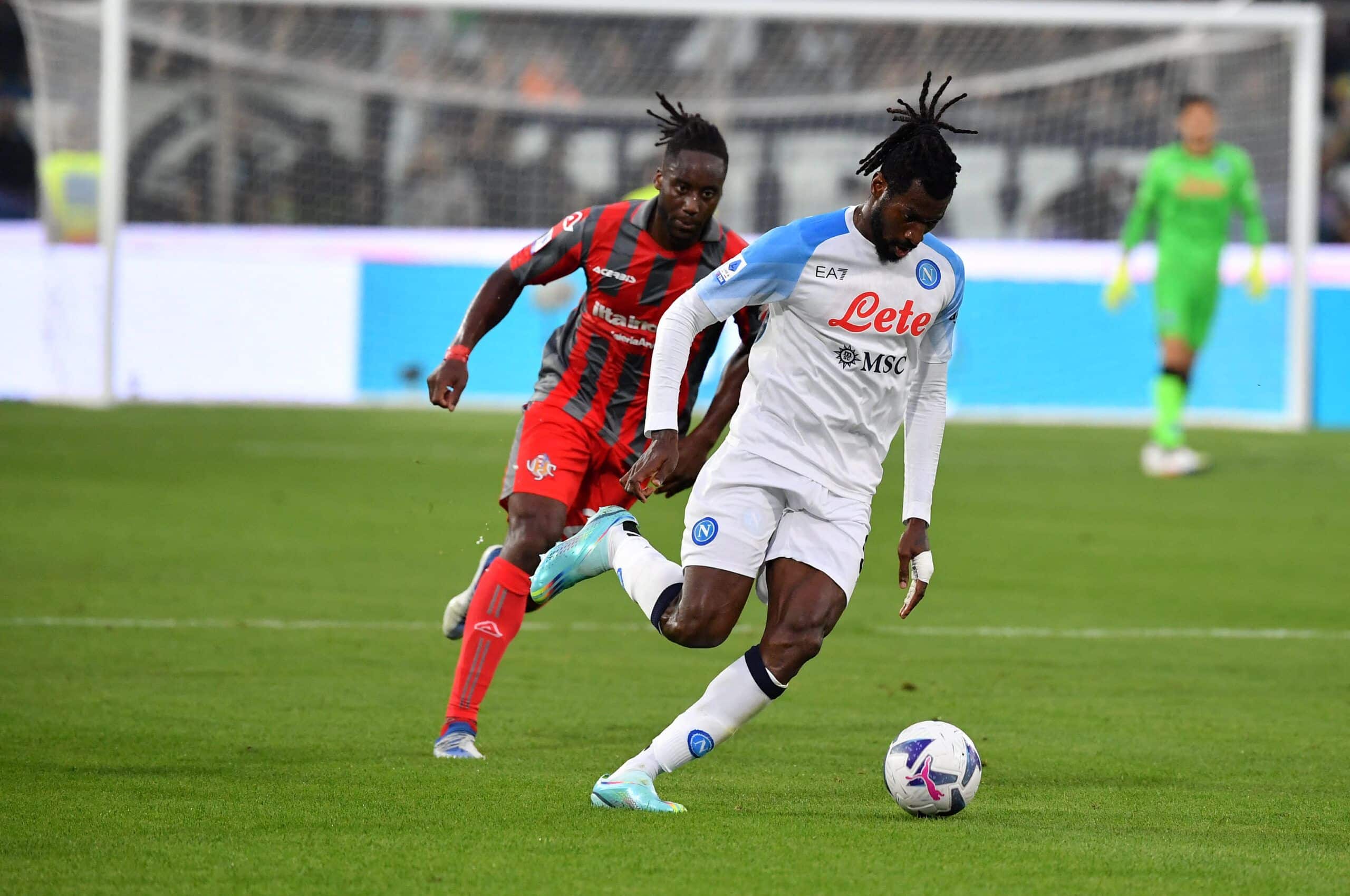Napoli's Cameroonian midfielder Andre Zambo Anguissa (L) fights for the ball with Cremonese's French midfielder Soualiho Meïté during the Italian Serie A football match between US Cremonese and SSC Napoli at the Giovanni Zini stadium in Cremona on October 9, 2022. (Photo by Tiziana FABI / AFP) (Photo by TIZIANA FABI/AFP via Getty Images)