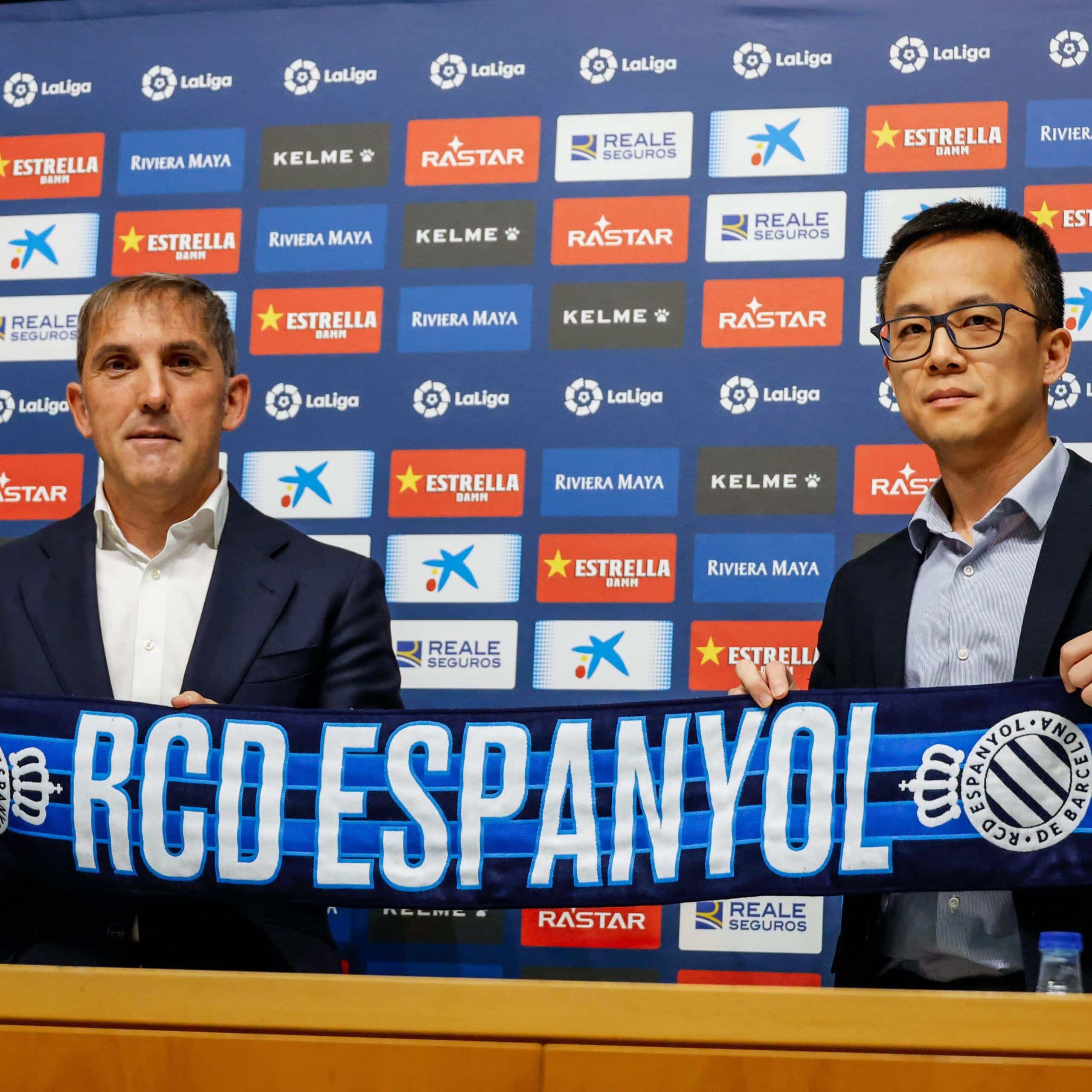 Garagarza y Mao Ye durante la presentación del director deportivo