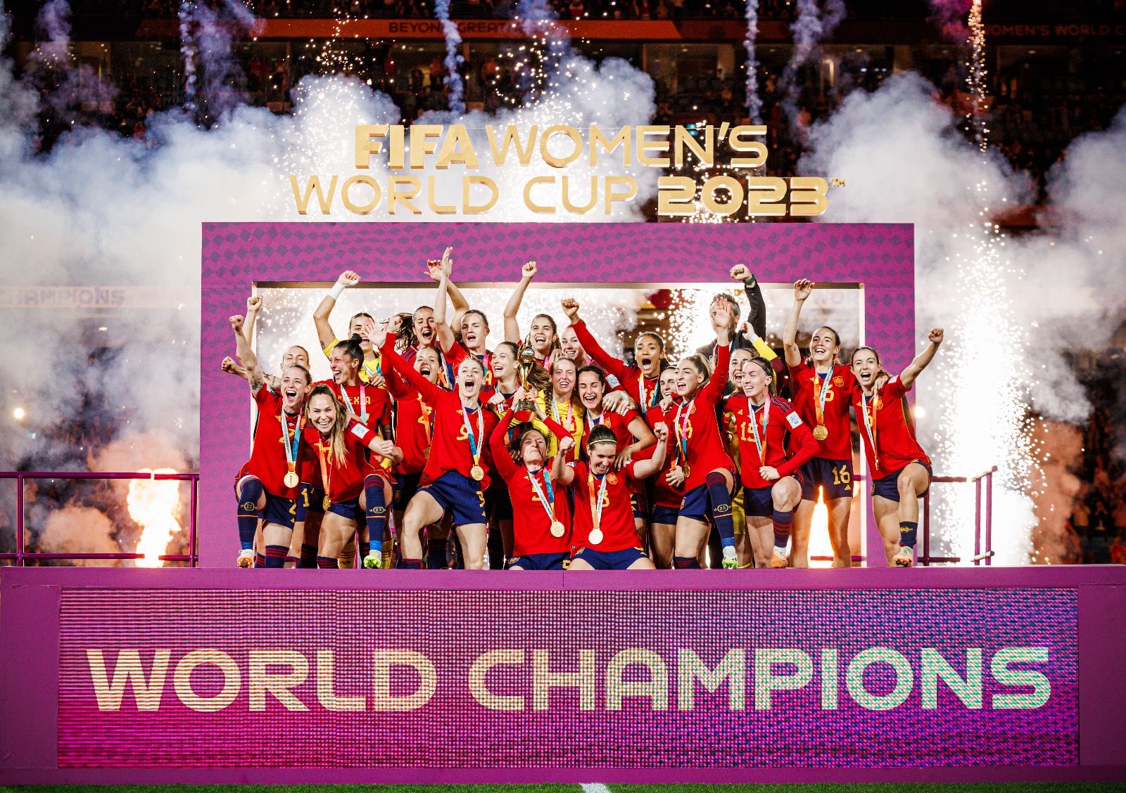 La Selección Española alzando la Copa del Mundo | RFEF