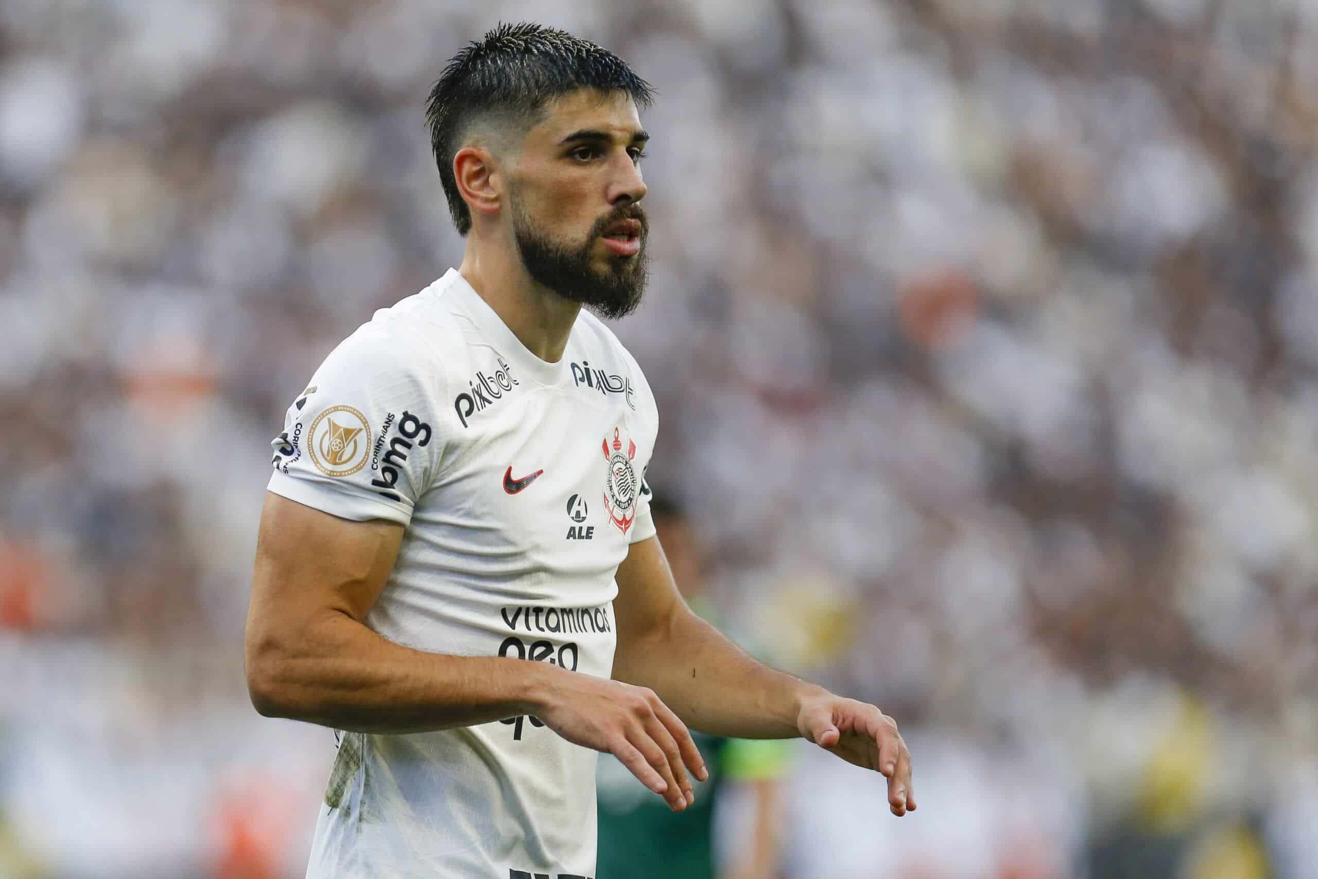 SAO PAULO, BRAZIL - SEPTEMBER 3: Bruno Mendez of Corinthians looks on during the match between Corinthians and Palmeiras as part of Brasileirao Series A 2023 at Neo Quimica Arena on September 3, 2023 in Sao Paulo, Brazil. (Photo by Ricardo Moreira/Getty Images)